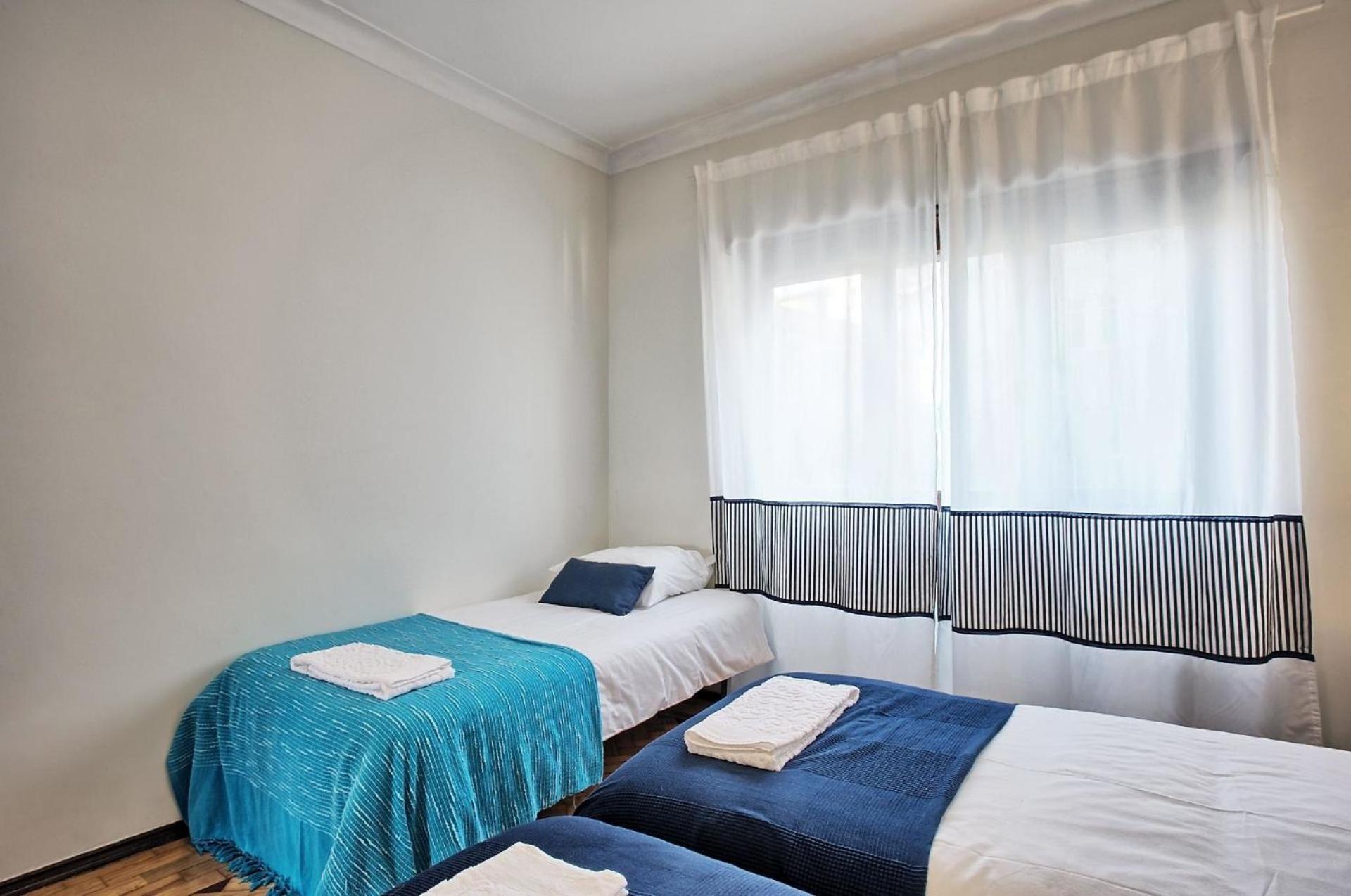 Apartment Fuer 20 Personen In Lissabon, Regio De Costa De