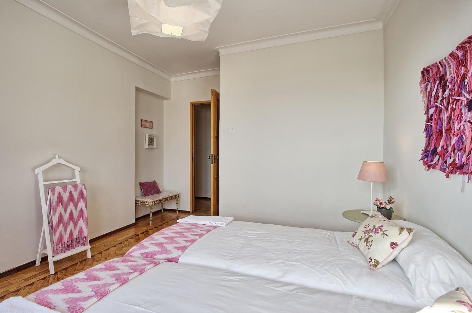 Apartment Fuer 20 Personen In Lissabon, Regio De Costa De Lissabon