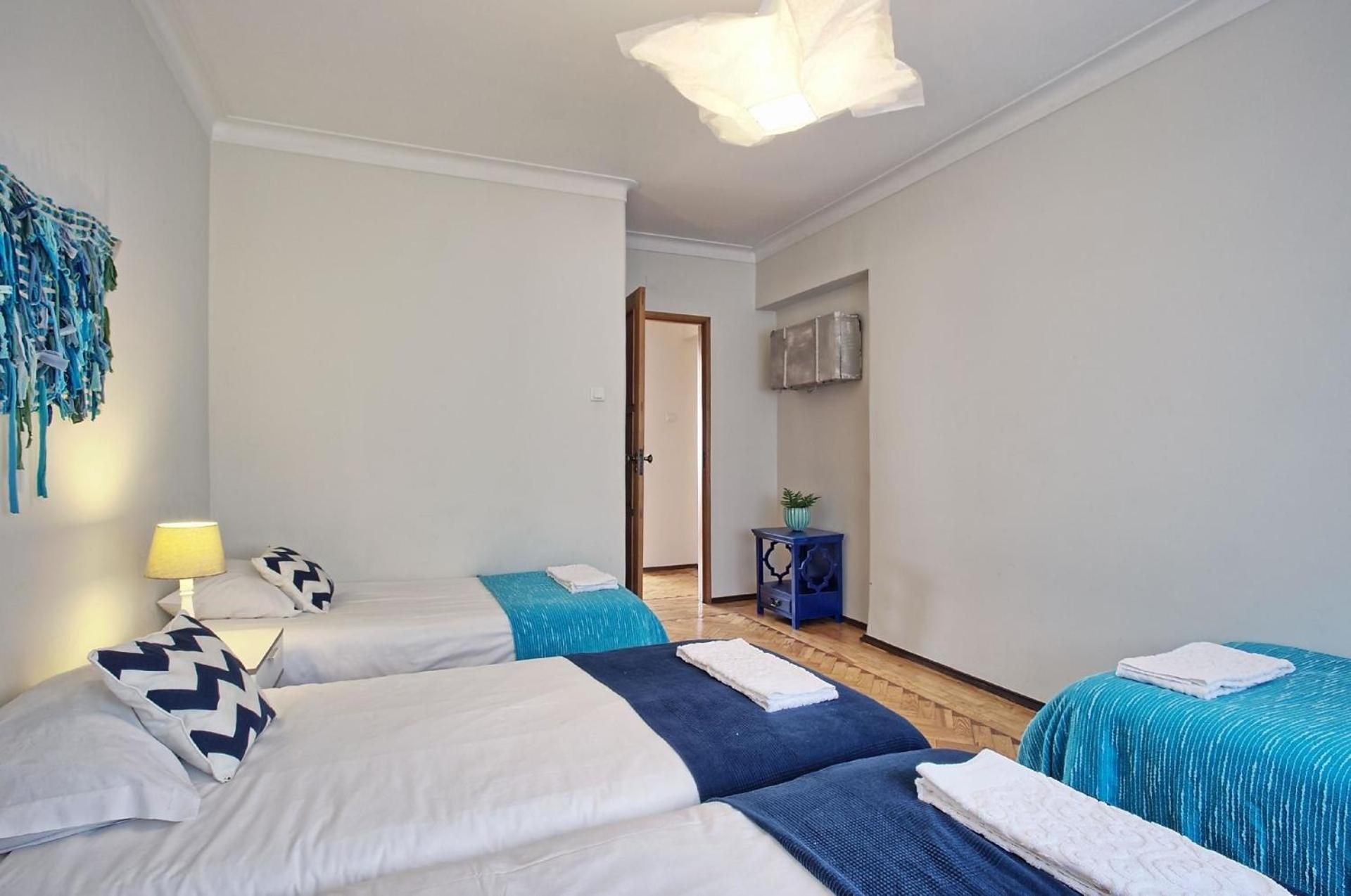 Apartment Fuer 20 Personen In Lissabon, Regio De Costa De