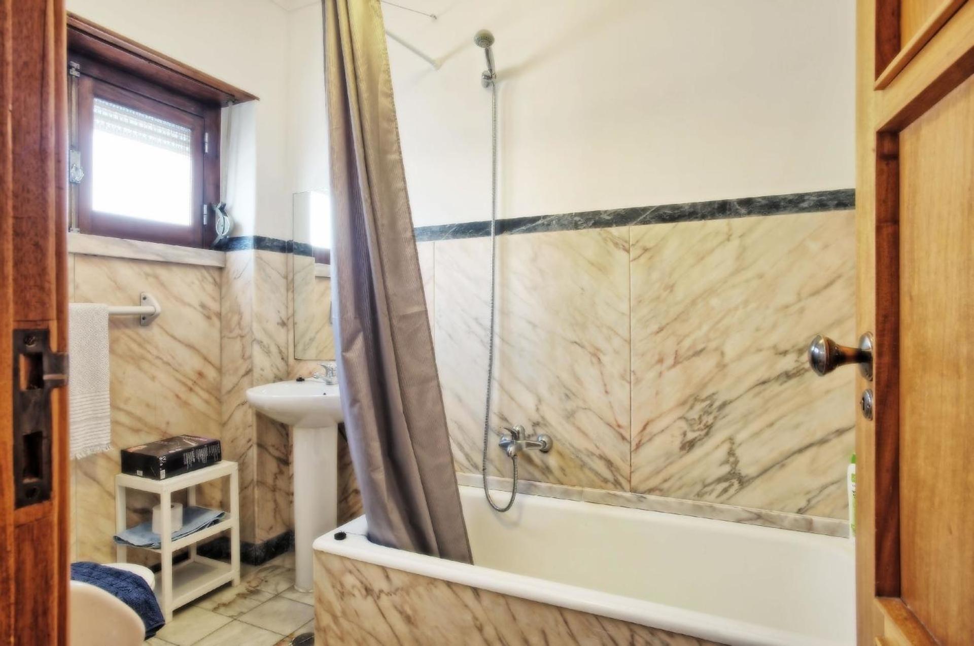 Apartment Fuer 20 Personen In Lissabon, Regio De Costa De *
